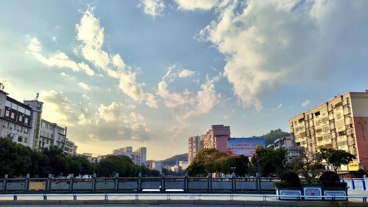 云卷城郭